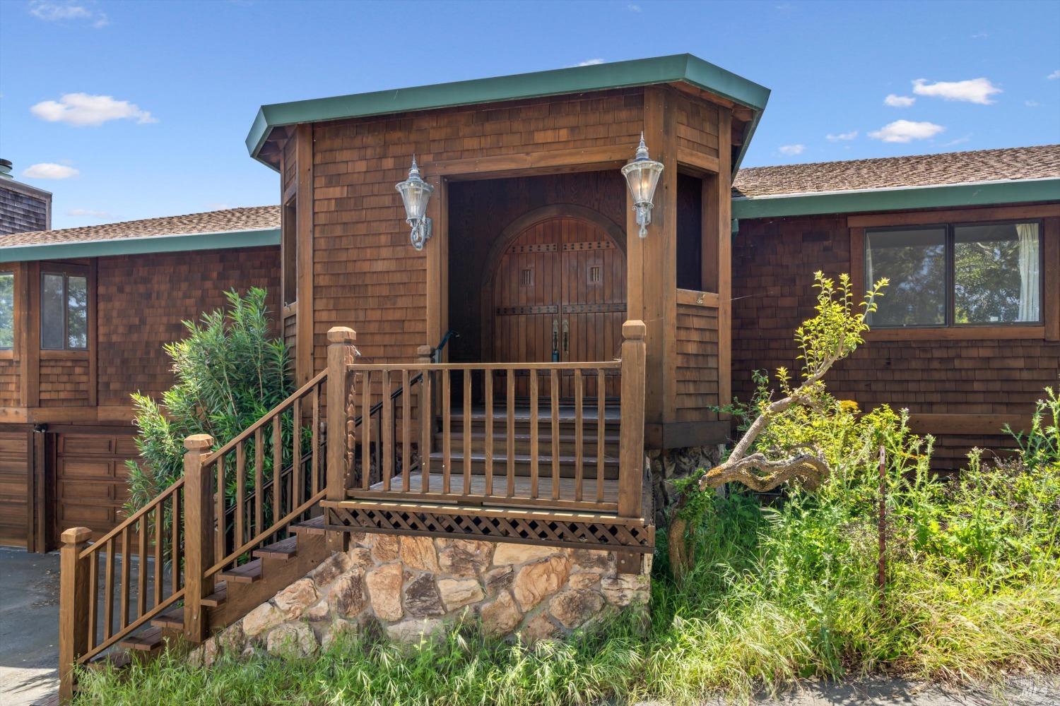 Detail Gallery Image 3 of 45 For 2319 Laguna Vista Dr, Novato,  CA 94945 - 3 Beds | 2/1 Baths