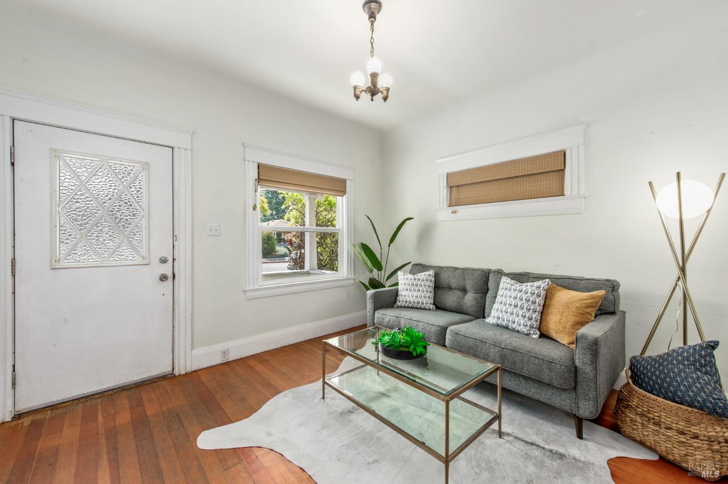 Detail Gallery Image 8 of 34 For 651 King St, Santa Rosa,  CA 95404 - 2 Beds | 2 Baths