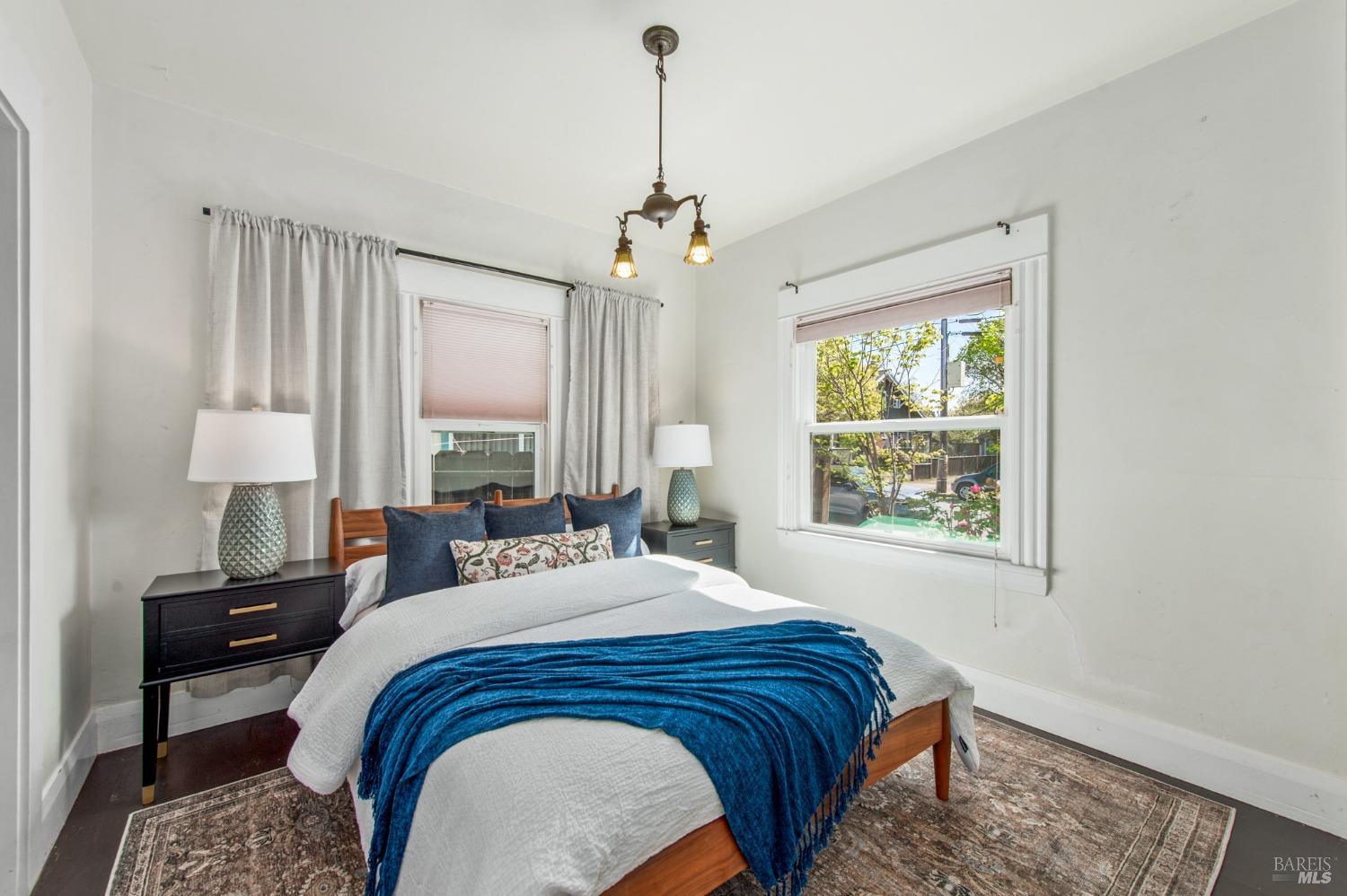 Detail Gallery Image 4 of 34 For 651 King St, Santa Rosa,  CA 95404 - 2 Beds | 2 Baths