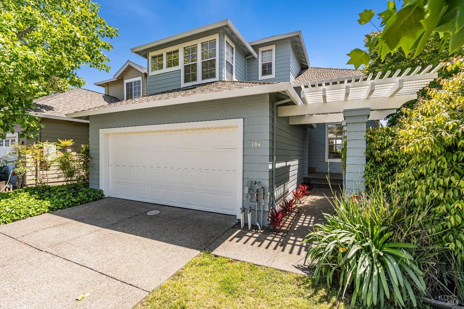 Detail Gallery Image 2 of 28 For 184 Baypoint Dr, San Rafael,  CA 94901 - 4 Beds | 3 Baths