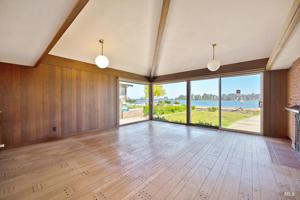Detail Gallery Image 3 of 31 For 75 Edgewater Dr, Rio Vista,  CA 94571 - 3 Beds | 2/2 Baths
