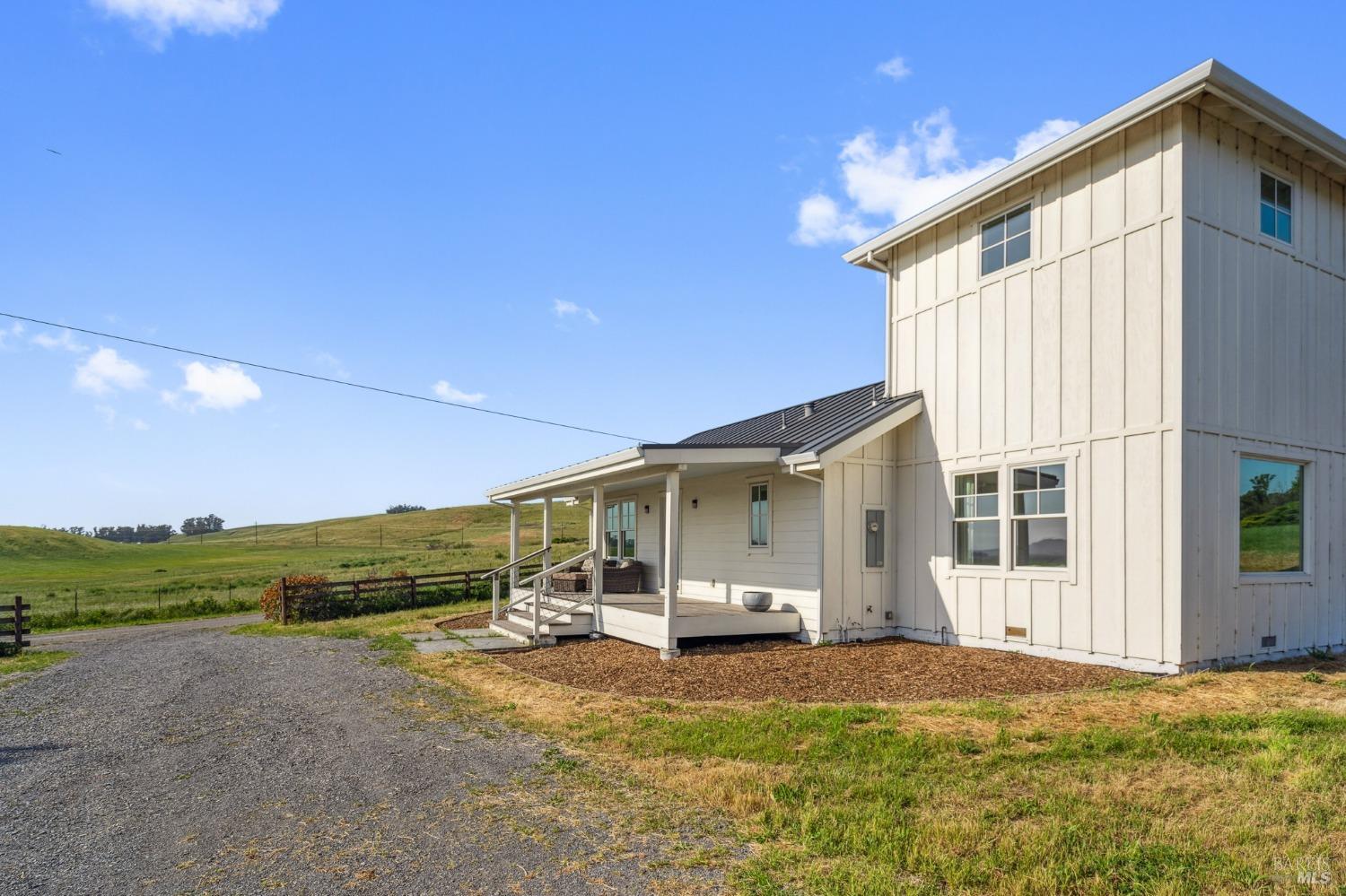 Detail Gallery Image 6 of 73 For 5082 Lakeville Hwy, Petaluma,  CA 94954 - 5 Beds | 4 Baths