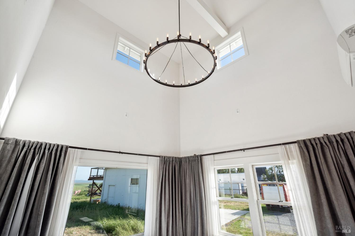 Detail Gallery Image 14 of 73 For 5082 Lakeville Hwy, Petaluma,  CA 94954 - 5 Beds | 4 Baths