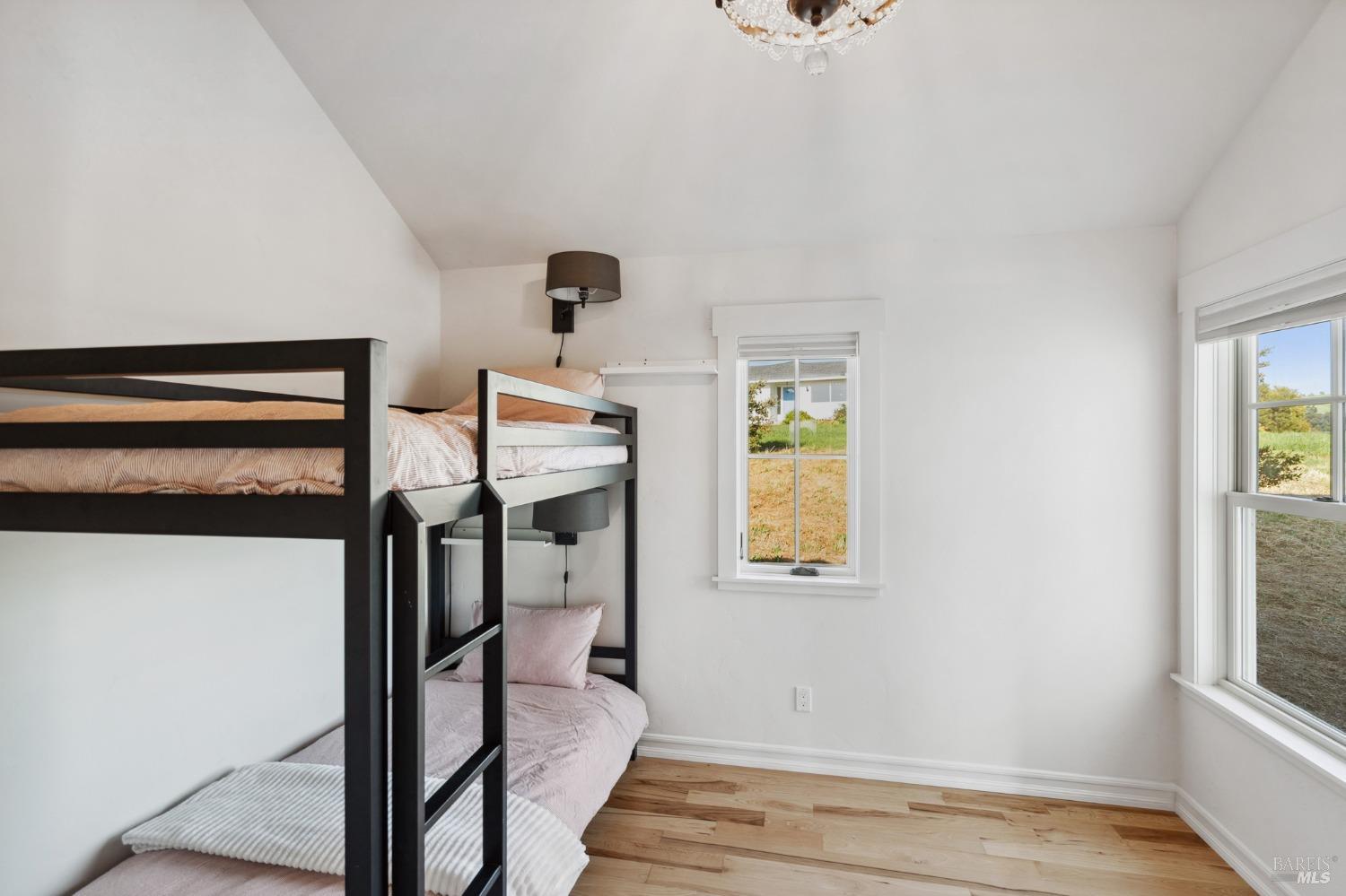 Detail Gallery Image 16 of 73 For 5082 Lakeville Hwy, Petaluma,  CA 94954 - 5 Beds | 4 Baths