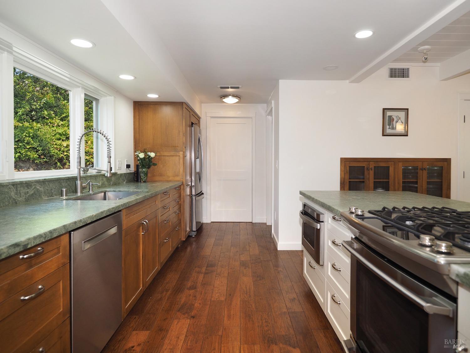Detail Gallery Image 26 of 74 For 23078 Vineyard Rd, Geyserville,  CA 95441 - 3 Beds | 2 Baths