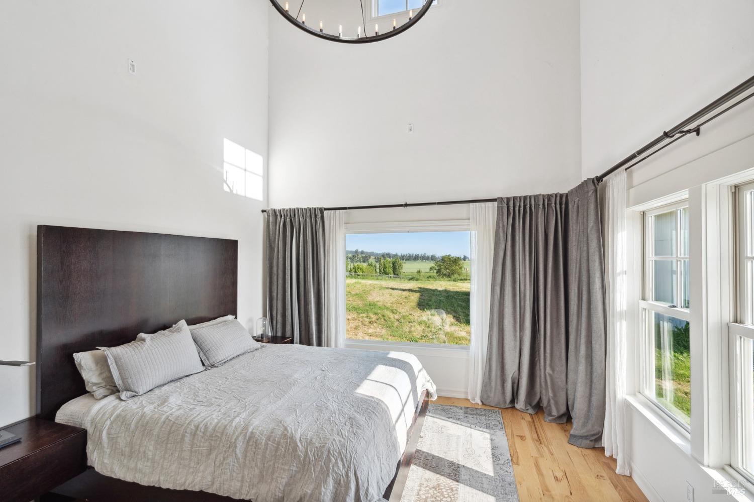 Detail Gallery Image 12 of 73 For 5082 Lakeville Hwy, Petaluma,  CA 94954 - 5 Beds | 4 Baths