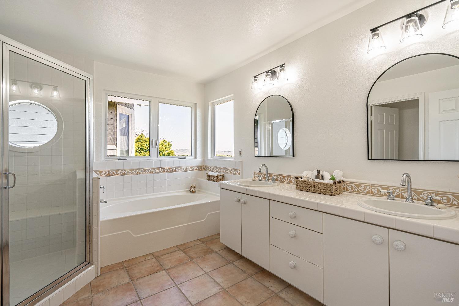 Detail Gallery Image 14 of 28 For 184 Baypoint Dr, San Rafael,  CA 94901 - 4 Beds | 3 Baths
