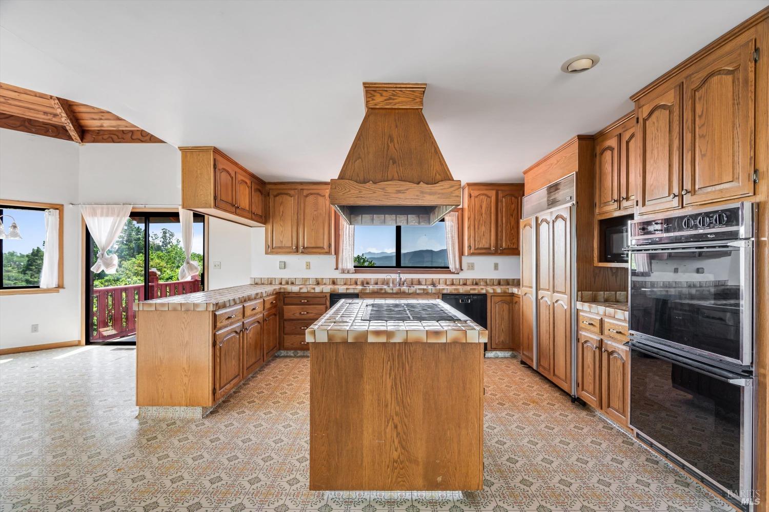 Detail Gallery Image 11 of 45 For 2319 Laguna Vista Dr, Novato,  CA 94945 - 3 Beds | 2/1 Baths