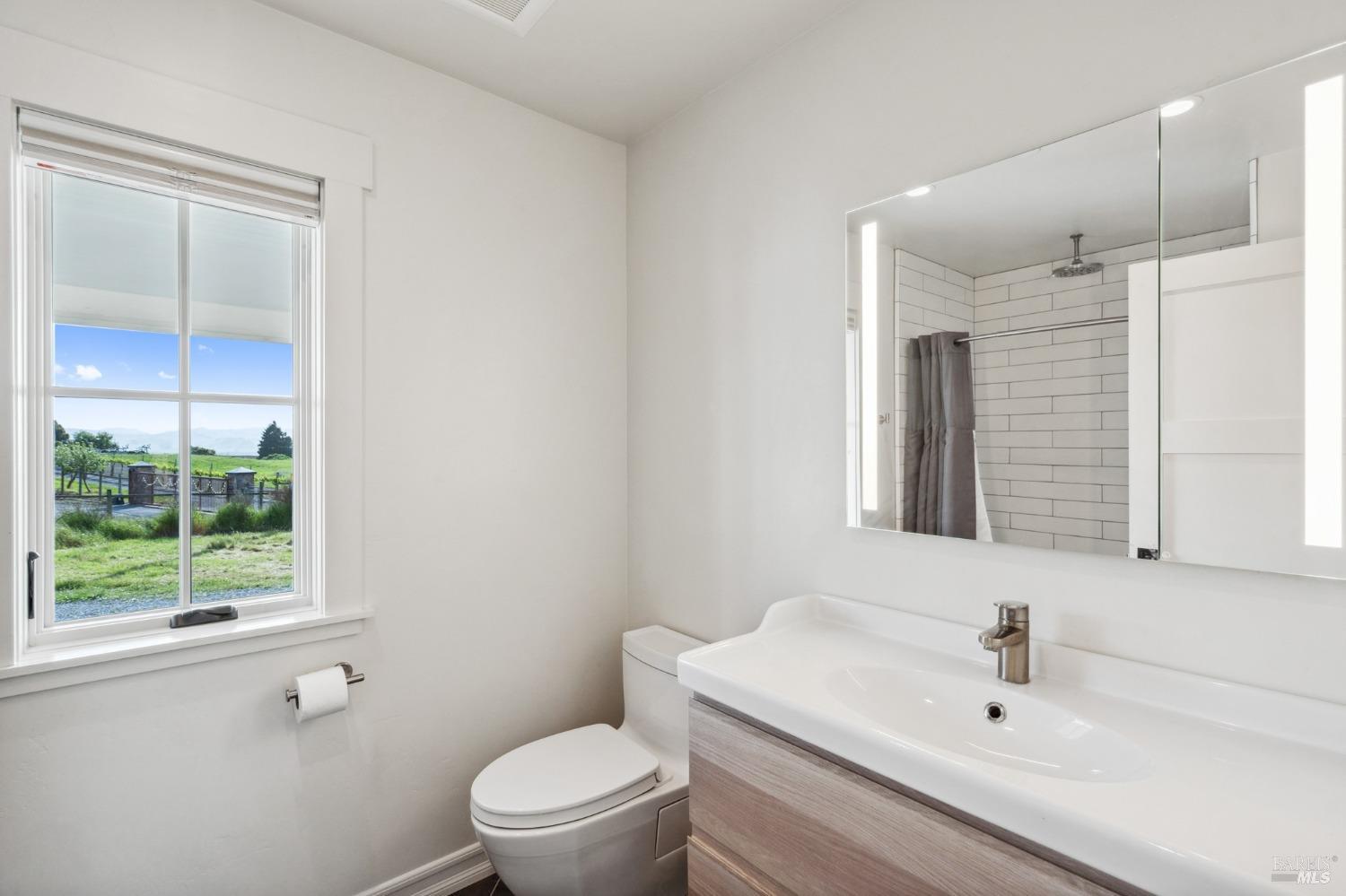 Detail Gallery Image 19 of 73 For 5082 Lakeville Hwy, Petaluma,  CA 94954 - 5 Beds | 4 Baths