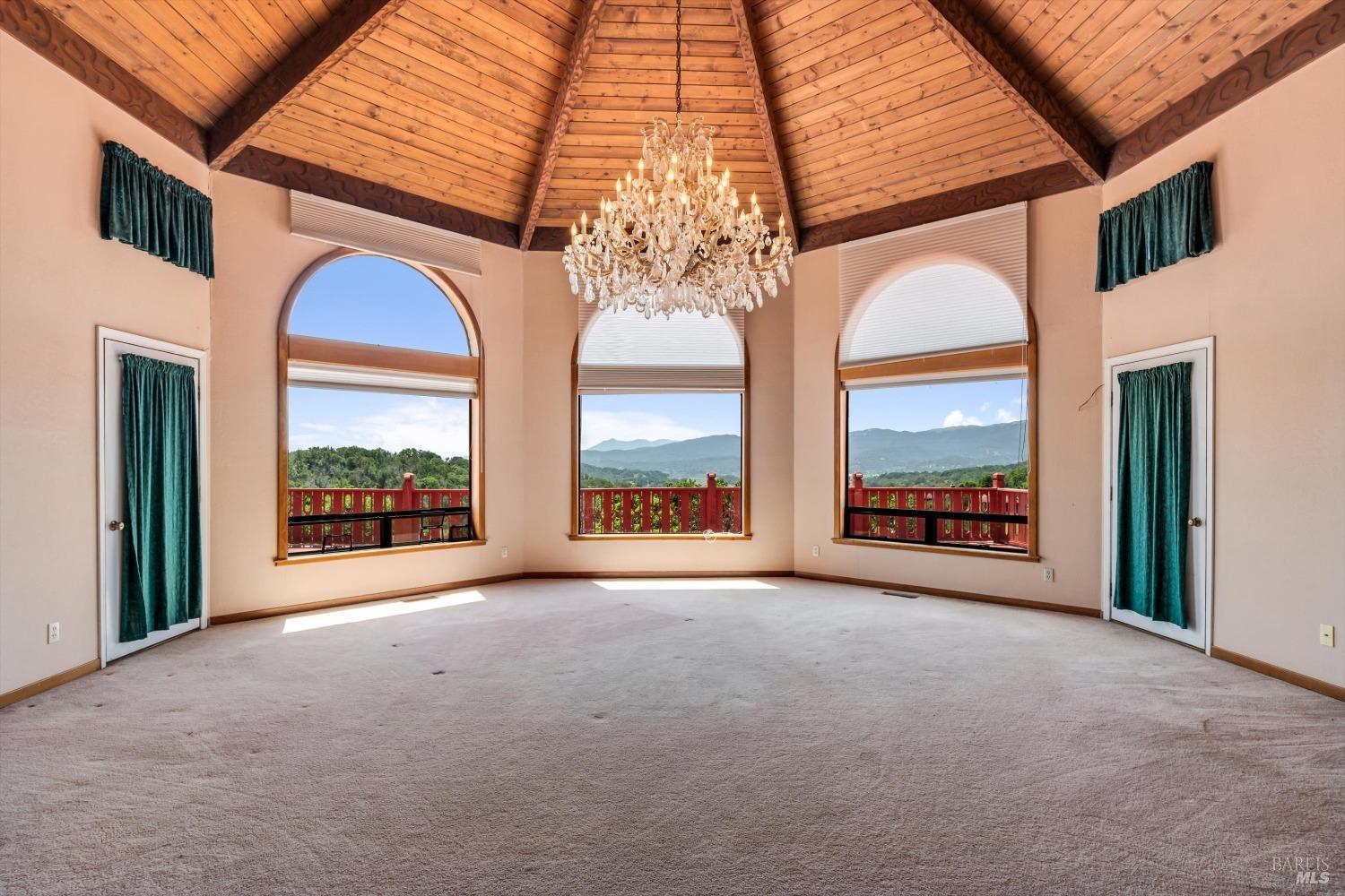 Detail Gallery Image 7 of 45 For 2319 Laguna Vista Dr, Novato,  CA 94945 - 3 Beds | 2/1 Baths