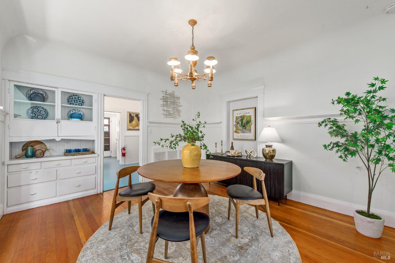 Detail Gallery Image 3 of 34 For 651 King St, Santa Rosa,  CA 95404 - 2 Beds | 2 Baths