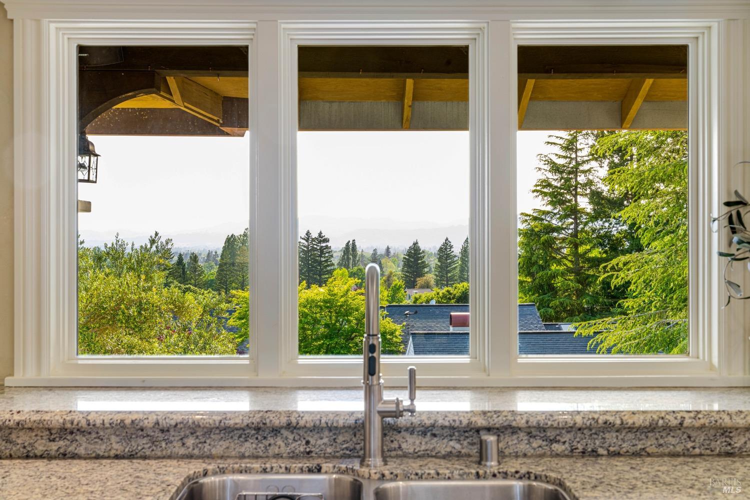 Detail Gallery Image 18 of 67 For 14 Maui Way, Napa,  CA 94558 - 4 Beds | 3 Baths