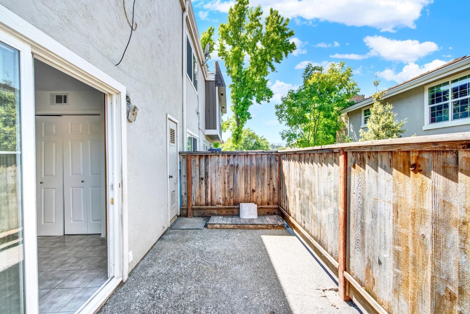 Detail Gallery Image 47 of 55 For 1402 Callen St #C,  Vacaville,  CA 95688 - 2 Beds | 1/1 Baths