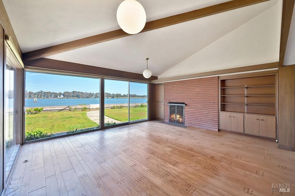 Detail Gallery Image 2 of 31 For 75 Edgewater Dr, Rio Vista,  CA 94571 - 3 Beds | 2/2 Baths