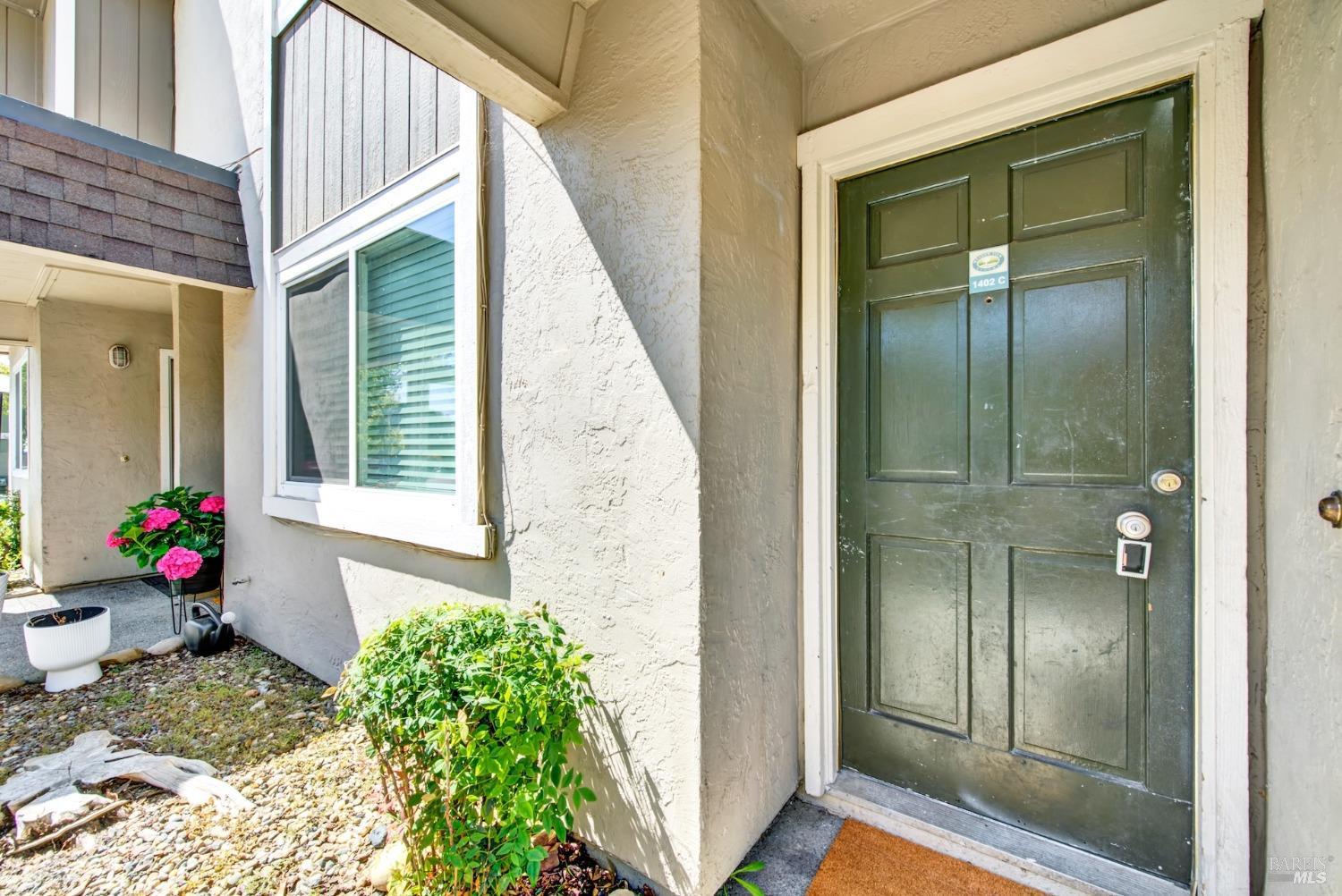 Detail Gallery Image 10 of 55 For 1402 Callen St #C,  Vacaville,  CA 95688 - 2 Beds | 1/1 Baths