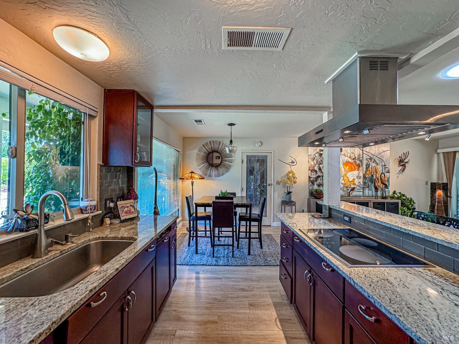 Detail Gallery Image 11 of 49 For 7019 Fairfield Dr, Santa Rosa,  CA 95409 - 2 Beds | 2 Baths