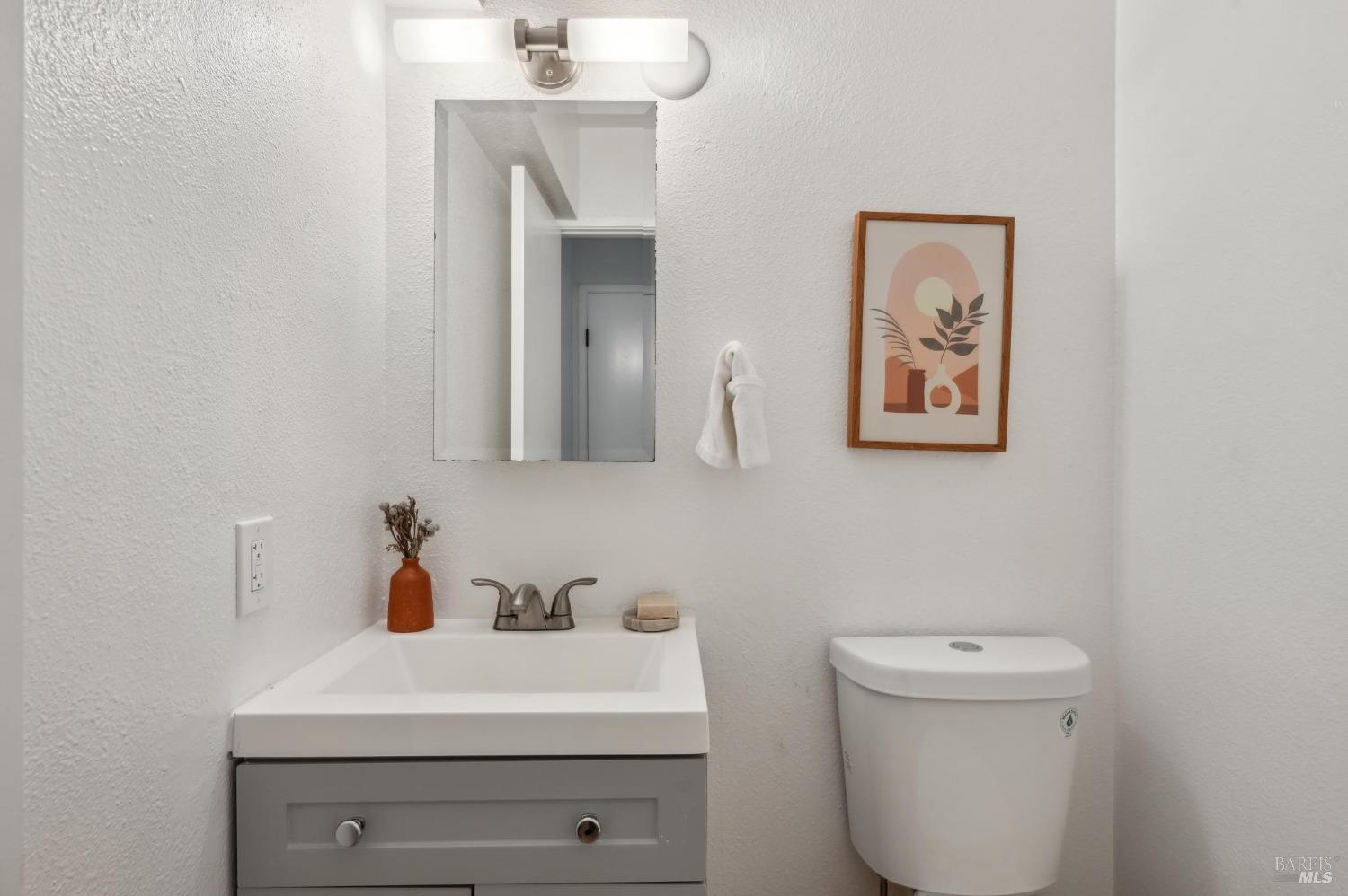 Detail Gallery Image 17 of 37 For 1002 Eleanor Ave, Rohnert Park,  CA 94928 - 2 Beds | 1/1 Baths