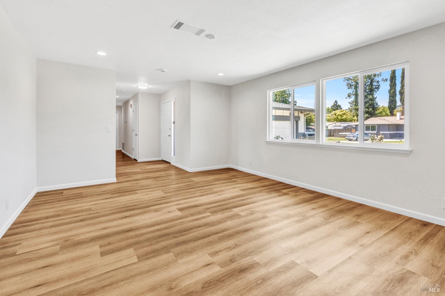 Detail Gallery Image 17 of 51 For 719 Seville Ln, Vacaville,  CA 95688 - 4 Beds | 2 Baths