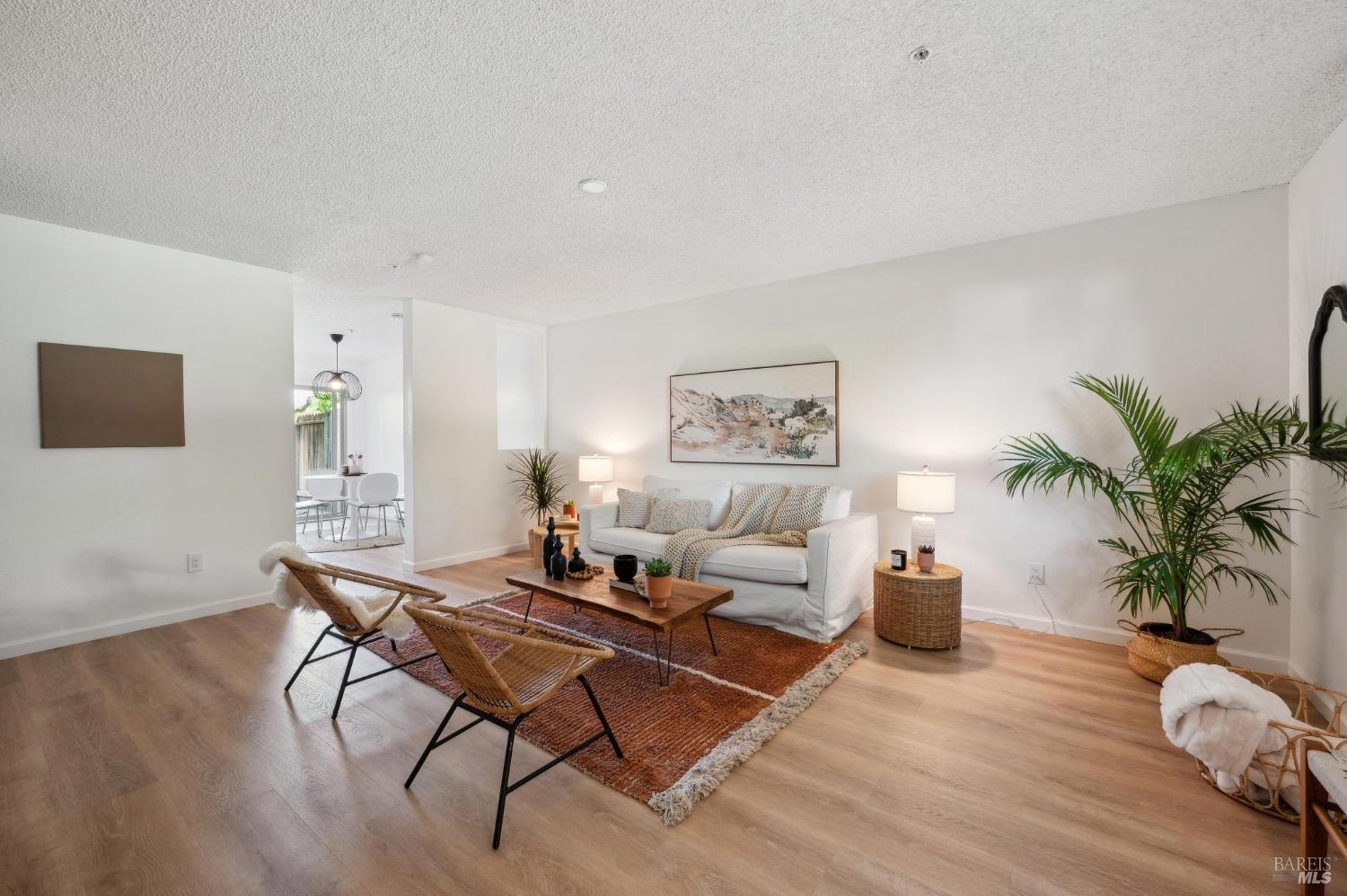 Detail Gallery Image 2 of 37 For 1002 Eleanor Ave, Rohnert Park,  CA 94928 - 2 Beds | 1/1 Baths