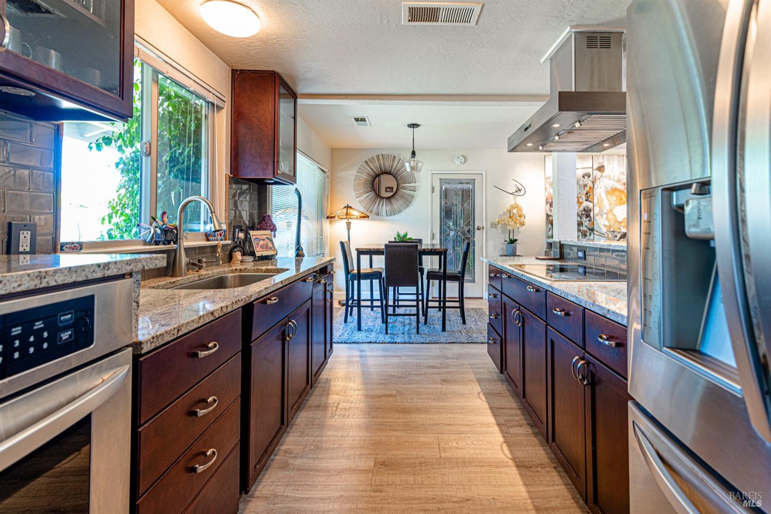 Detail Gallery Image 9 of 49 For 7019 Fairfield Dr, Santa Rosa,  CA 95409 - 2 Beds | 2 Baths