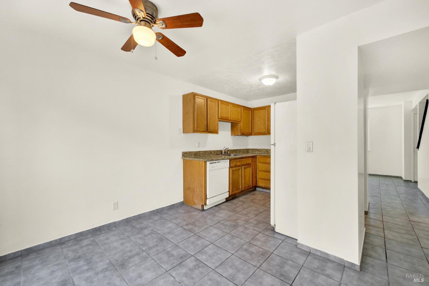 Detail Gallery Image 18 of 55 For 1402 Callen St #C,  Vacaville,  CA 95688 - 2 Beds | 1/1 Baths