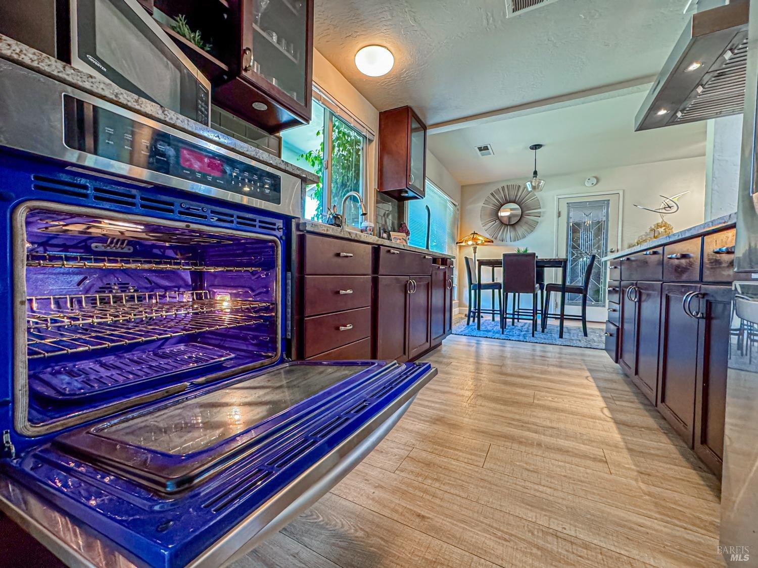 Detail Gallery Image 10 of 49 For 7019 Fairfield Dr, Santa Rosa,  CA 95409 - 2 Beds | 2 Baths