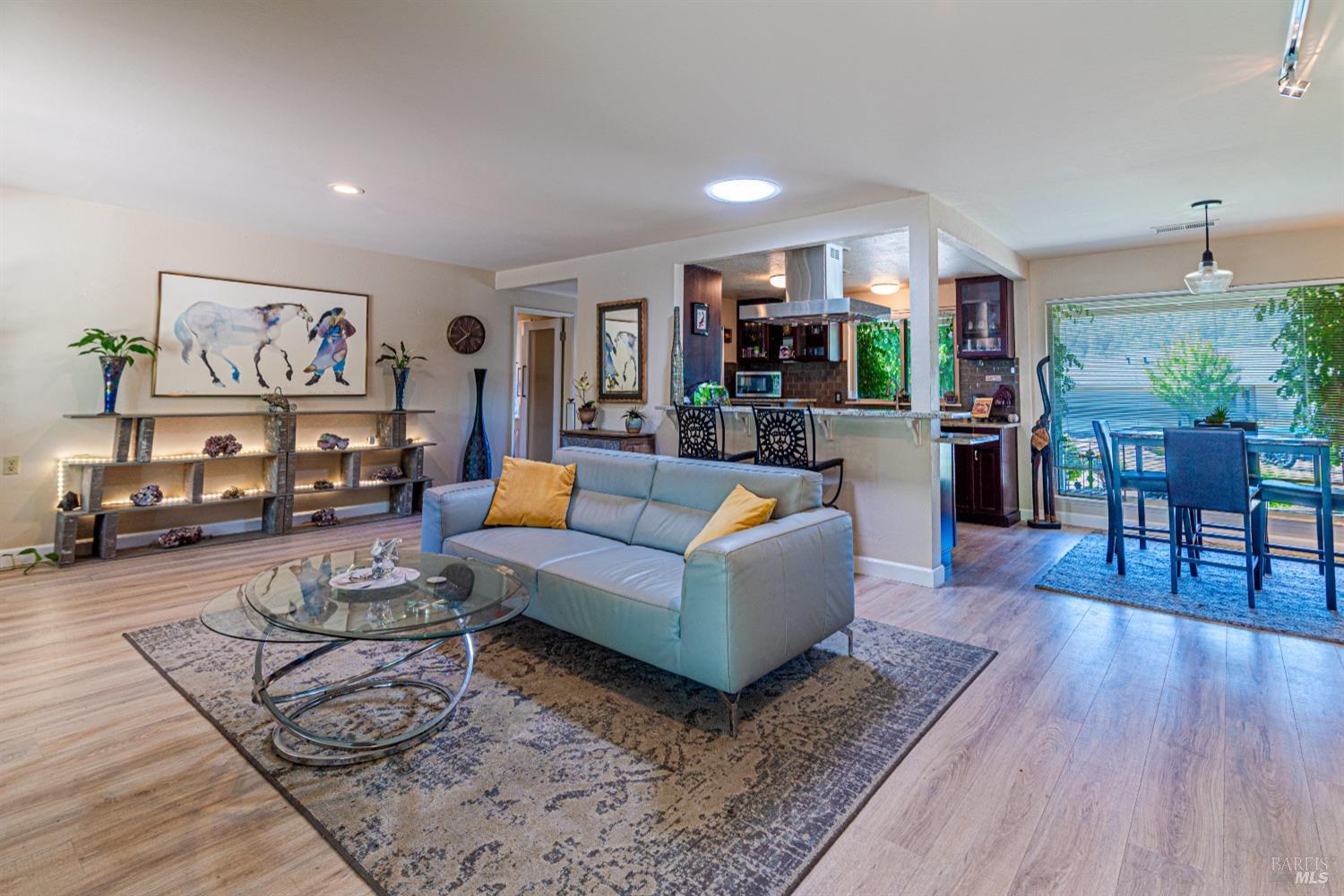 Detail Gallery Image 7 of 49 For 7019 Fairfield Dr, Santa Rosa,  CA 95409 - 2 Beds | 2 Baths