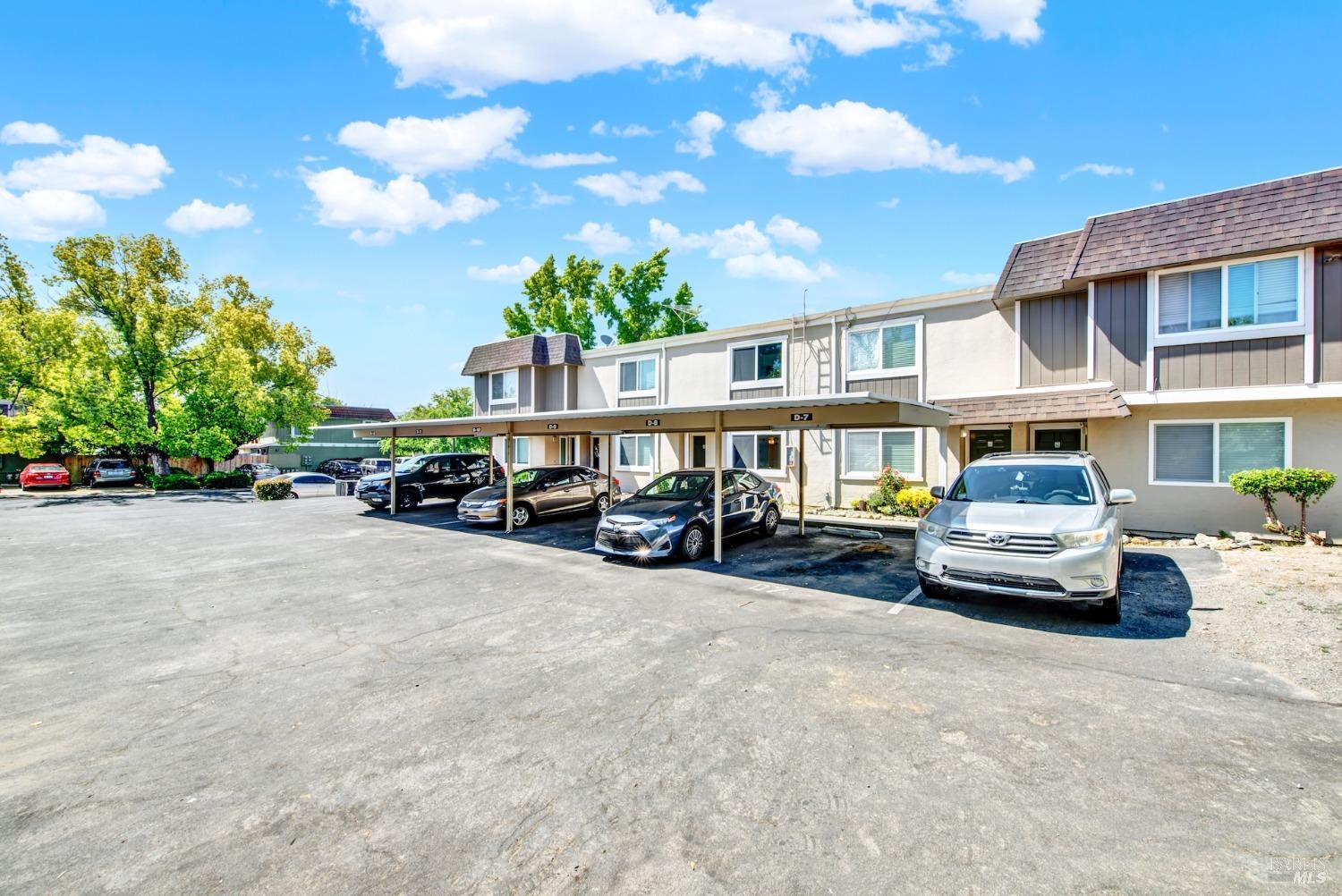 Detail Gallery Image 5 of 55 For 1402 Callen St #C,  Vacaville,  CA 95688 - 2 Beds | 1/1 Baths