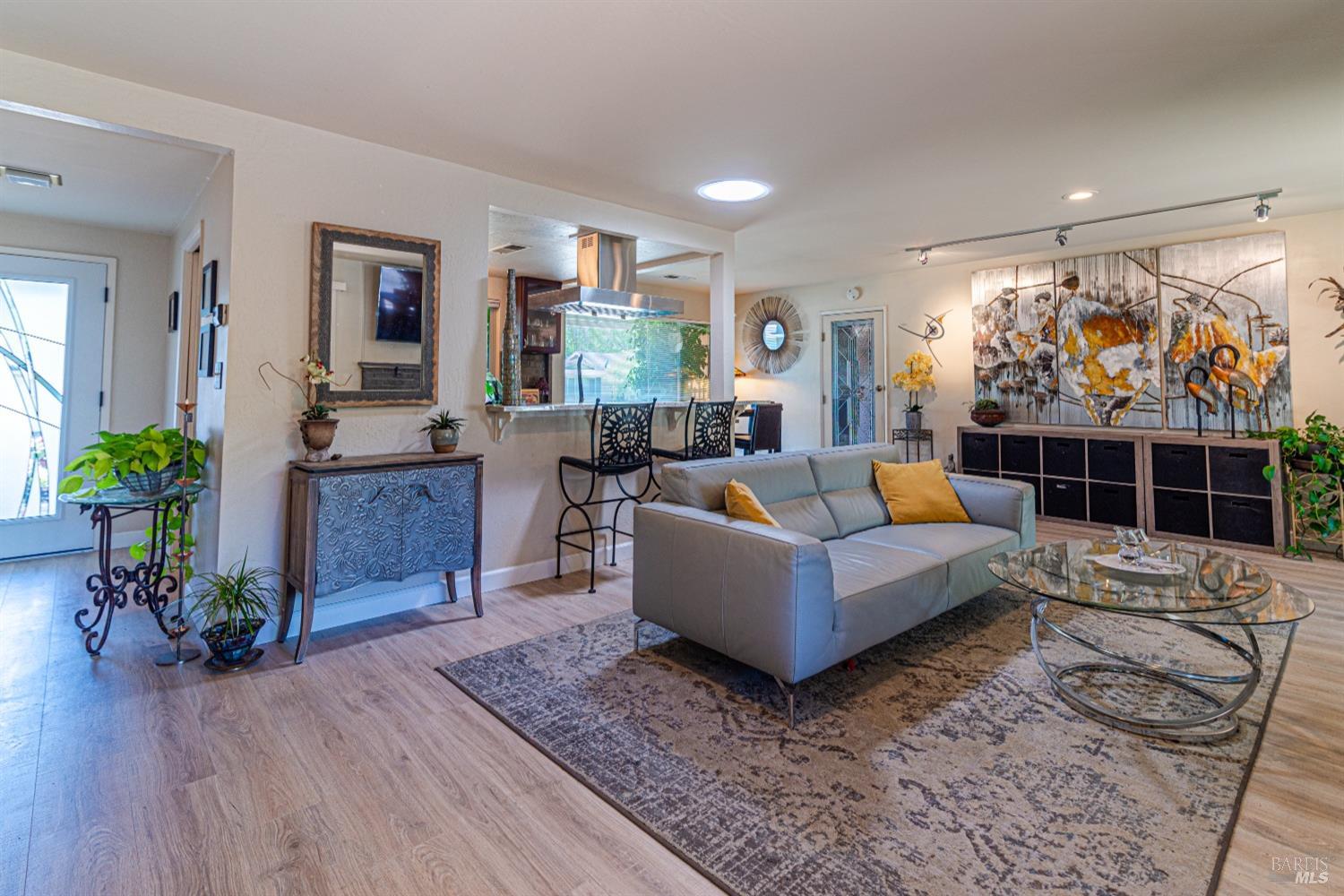Detail Gallery Image 5 of 49 For 7019 Fairfield Dr, Santa Rosa,  CA 95409 - 2 Beds | 2 Baths
