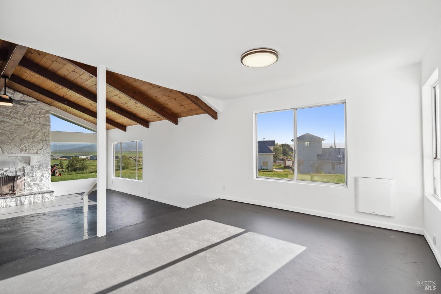 Detail Gallery Image 27 of 73 For 5082 Lakeville Hwy, Petaluma,  CA 94954 - 5 Beds | 4 Baths