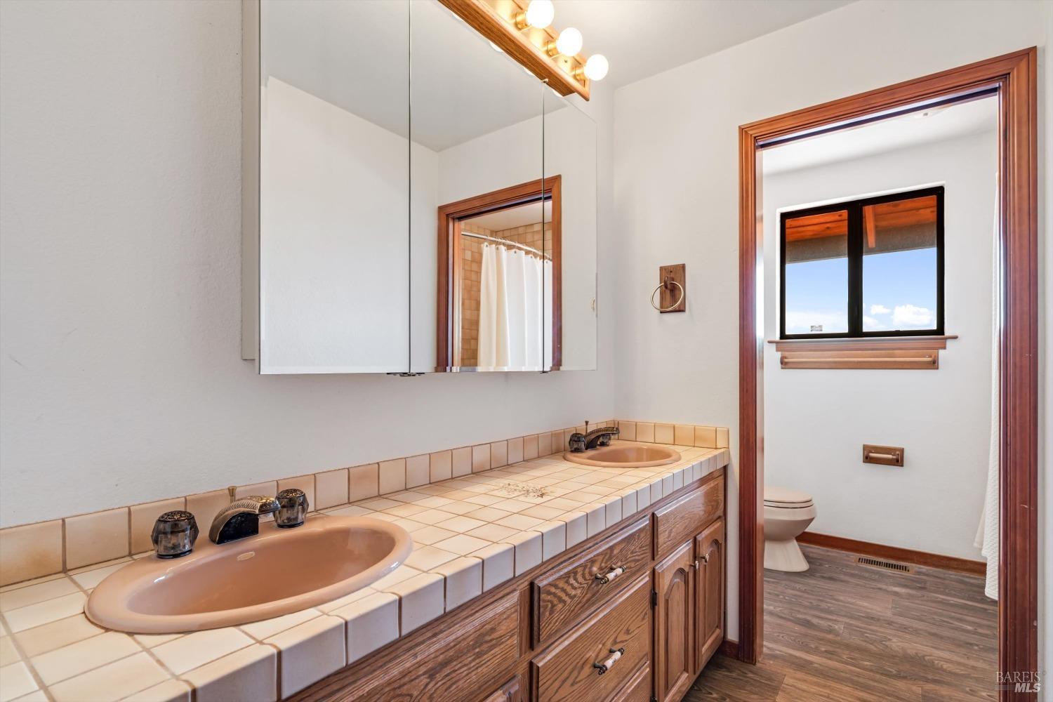 Detail Gallery Image 31 of 45 For 2319 Laguna Vista Dr, Novato,  CA 94945 - 3 Beds | 2/1 Baths