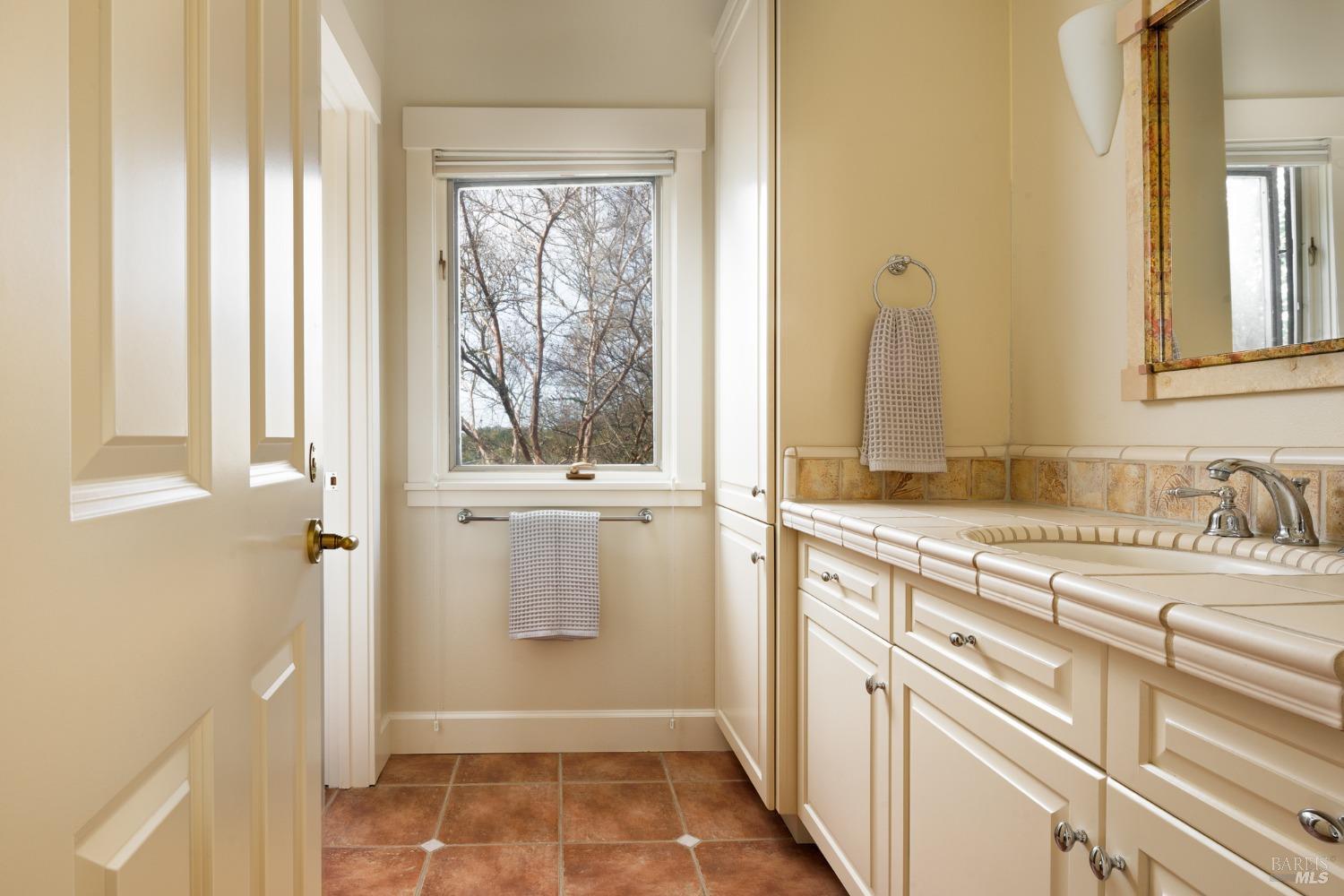 Detail Gallery Image 26 of 44 For 6710 Round Oak Rd, Penngrove,  CA 94951 - 4 Beds | 4/1 Baths