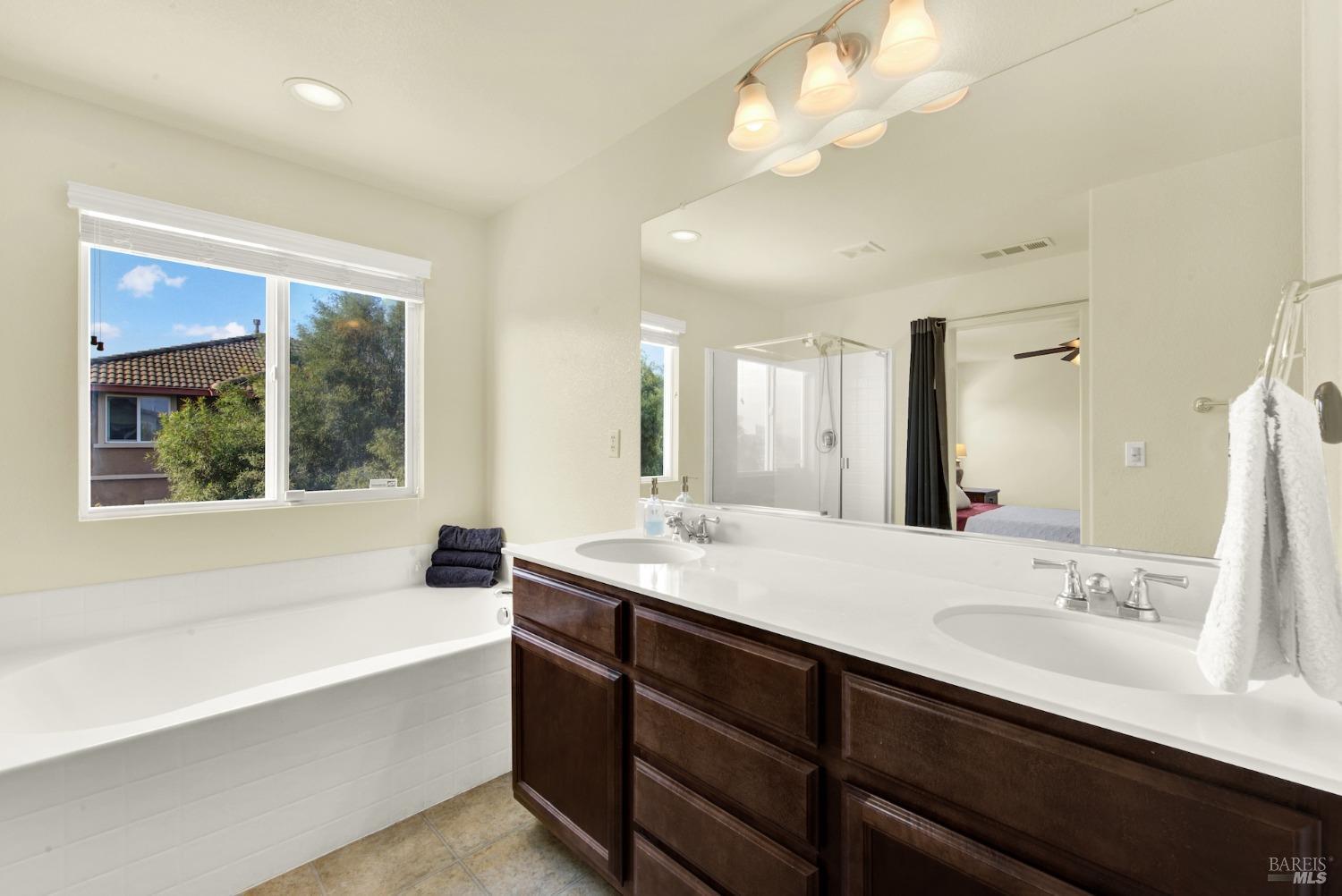 Detail Gallery Image 28 of 54 For 212 via Del Sol Unkn, Vacaville,  CA 95687 - 4 Beds | 3 Baths