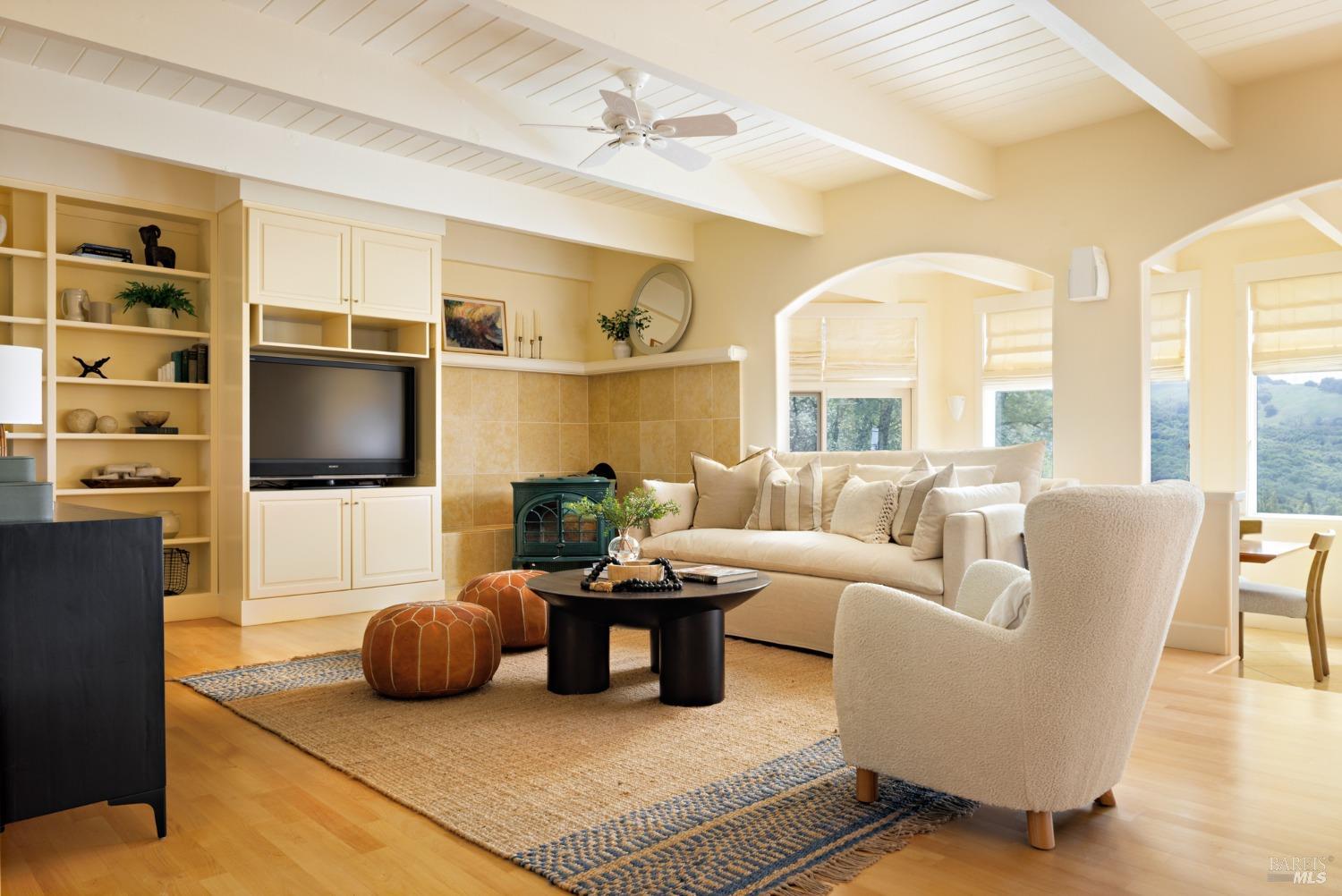 Detail Gallery Image 7 of 44 For 6710 Round Oak Rd, Penngrove,  CA 94951 - 4 Beds | 4/1 Baths