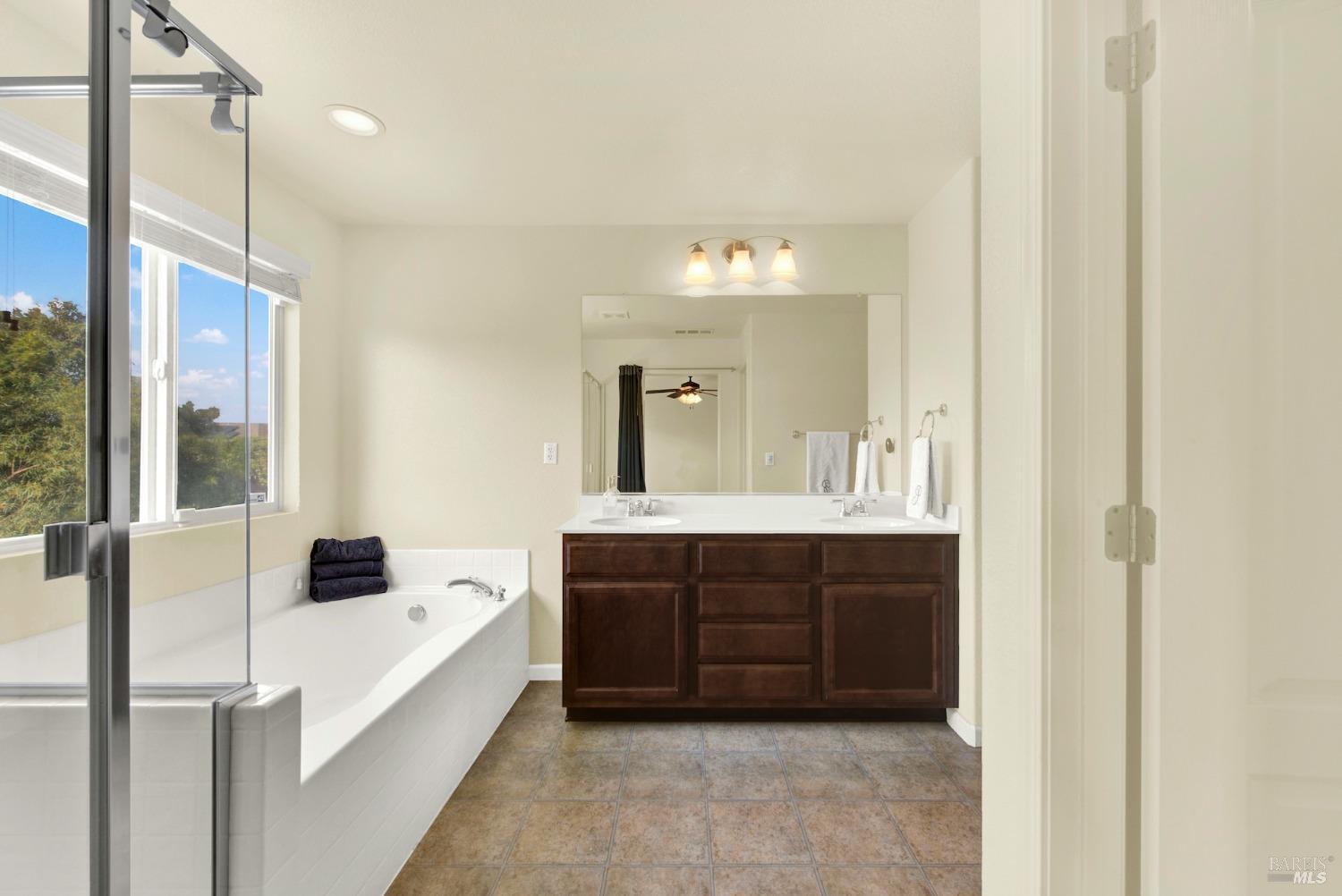 Detail Gallery Image 26 of 54 For 212 via Del Sol Unkn, Vacaville,  CA 95687 - 4 Beds | 3 Baths