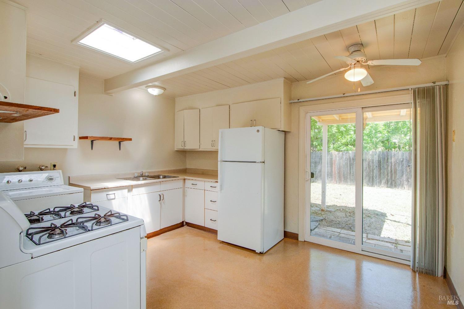 Detail Gallery Image 6 of 15 For 1450 Magazine St, Vallejo,  CA 94591 - 3 Beds | 1 Baths