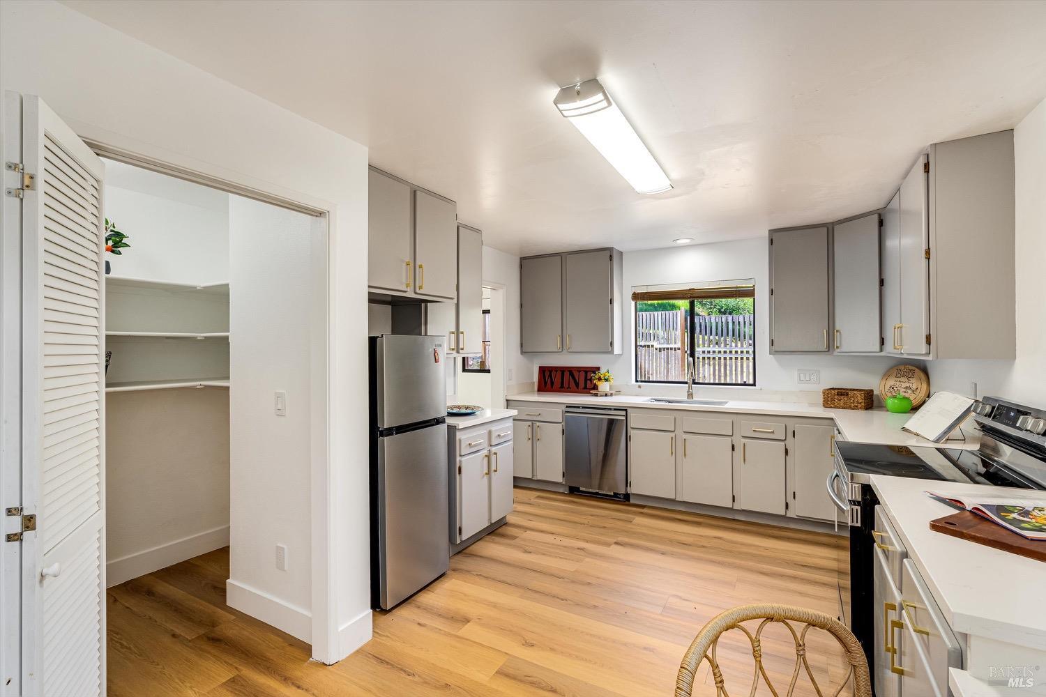 Detail Gallery Image 14 of 42 For 168 Ridgecrest Dr, Napa,  CA 94558 - 3 Beds | 2 Baths