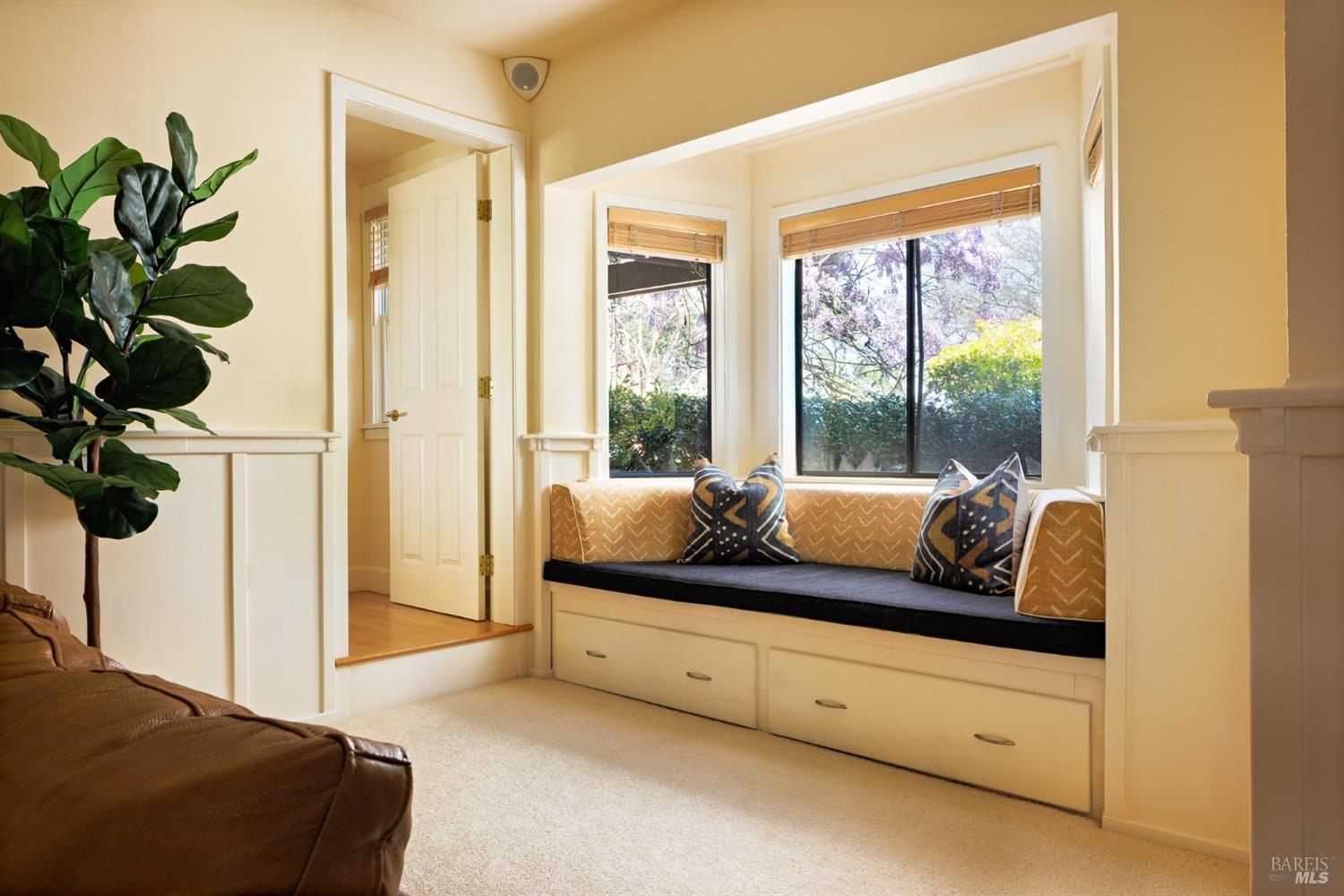 Detail Gallery Image 12 of 44 For 6710 Round Oak Rd, Penngrove,  CA 94951 - 4 Beds | 4/1 Baths