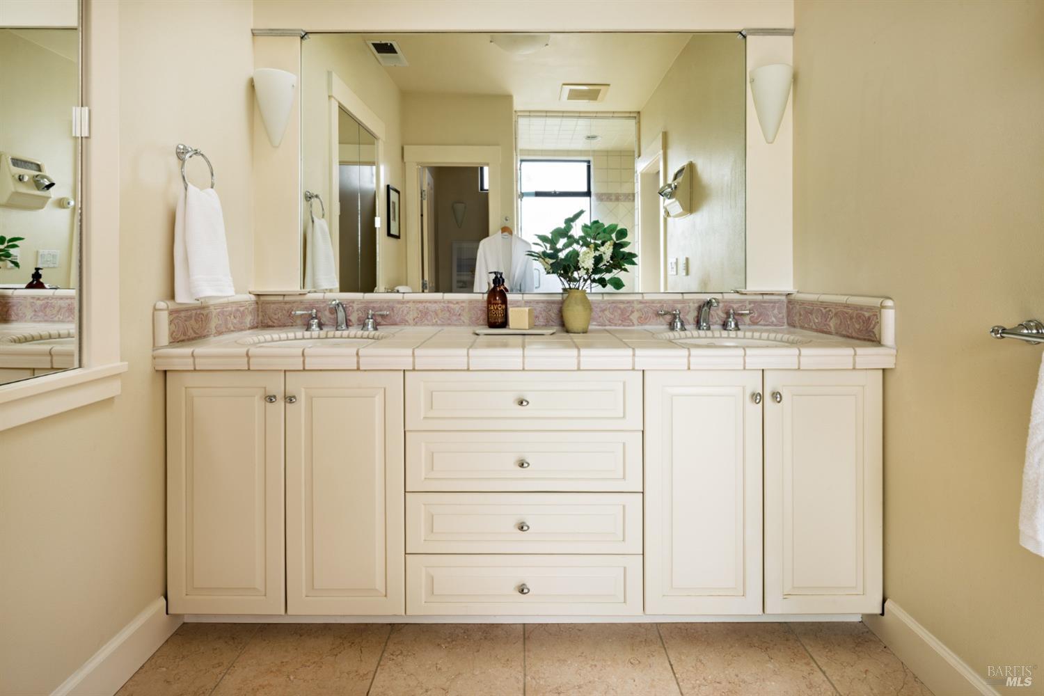 Detail Gallery Image 22 of 44 For 6710 Round Oak Rd, Penngrove,  CA 94951 - 4 Beds | 4/1 Baths