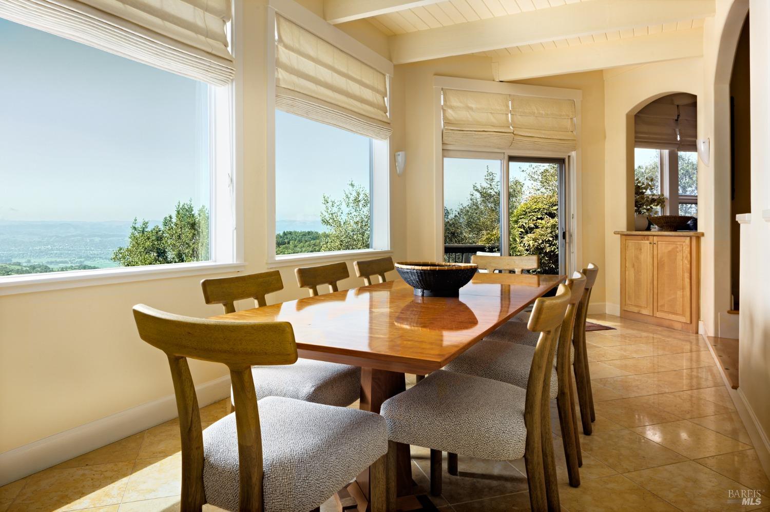 Detail Gallery Image 4 of 44 For 6710 Round Oak Rd, Penngrove,  CA 94951 - 4 Beds | 4/1 Baths