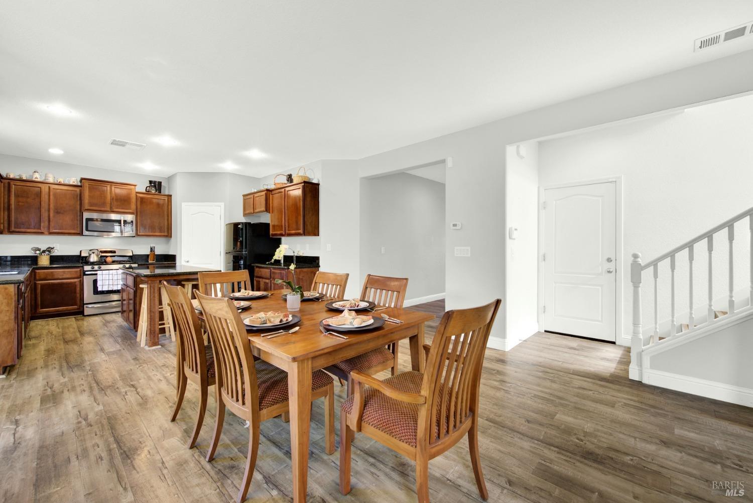Detail Gallery Image 11 of 54 For 212 via Del Sol Unkn, Vacaville,  CA 95687 - 4 Beds | 3 Baths