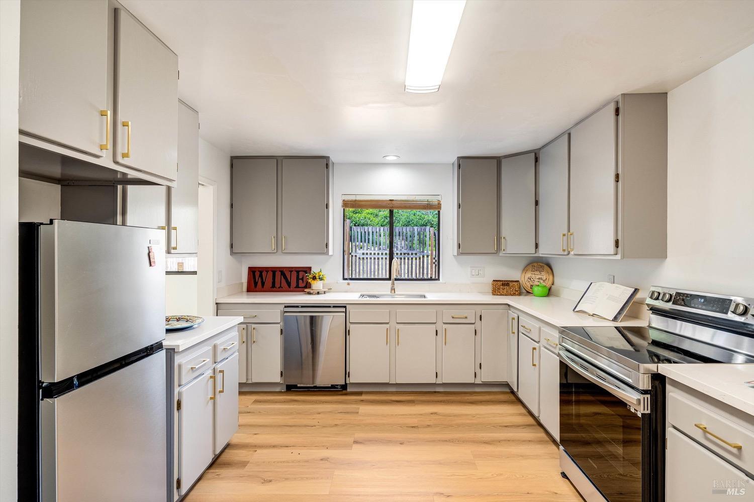 Detail Gallery Image 13 of 42 For 168 Ridgecrest Dr, Napa,  CA 94558 - 3 Beds | 2 Baths