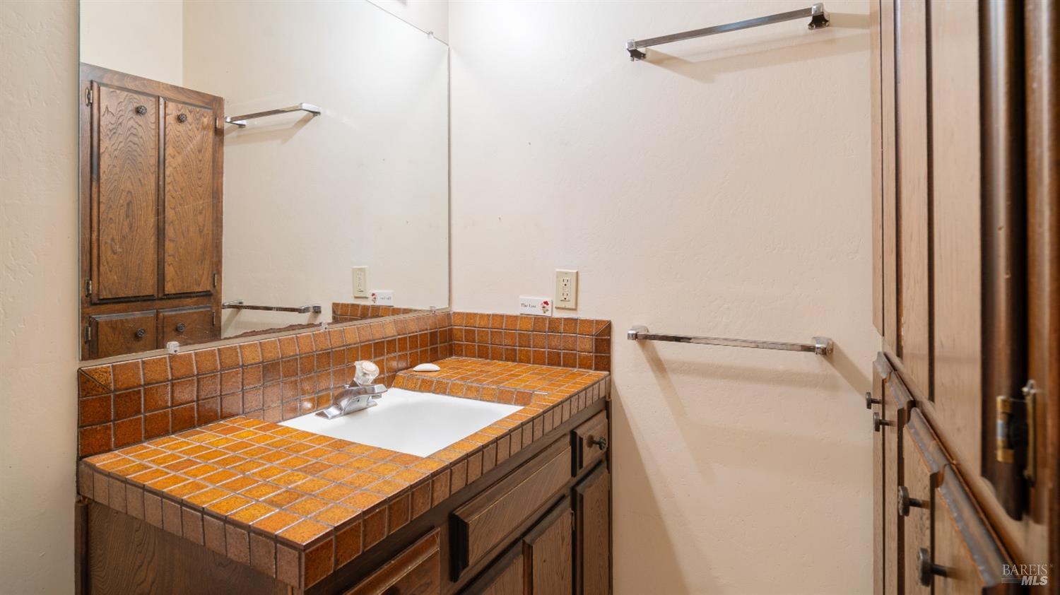 Detail Gallery Image 8 of 43 For 6285 Melita Rd, Santa Rosa,  CA 95409 - 3 Beds | 2 Baths