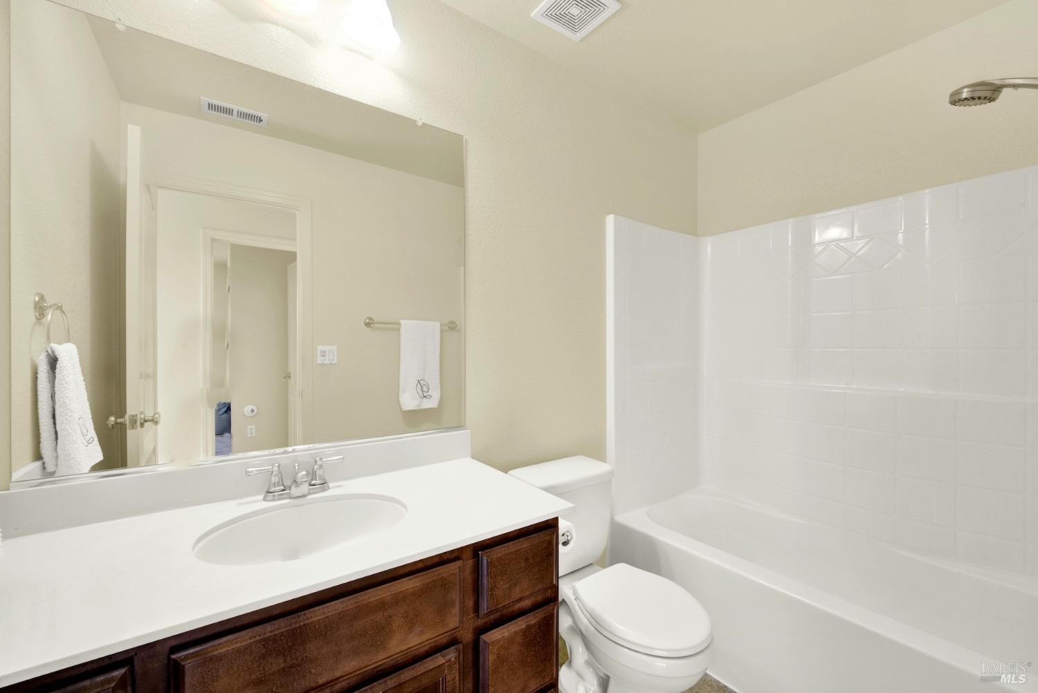 Detail Gallery Image 32 of 54 For 212 via Del Sol Unkn, Vacaville,  CA 95687 - 4 Beds | 3 Baths