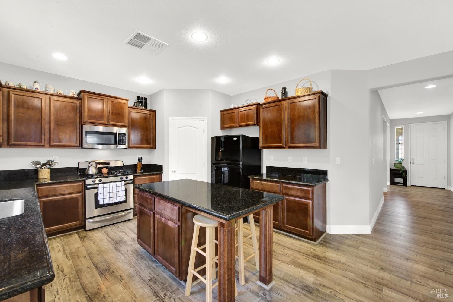 Detail Gallery Image 13 of 54 For 212 via Del Sol Unkn, Vacaville,  CA 95687 - 4 Beds | 3 Baths