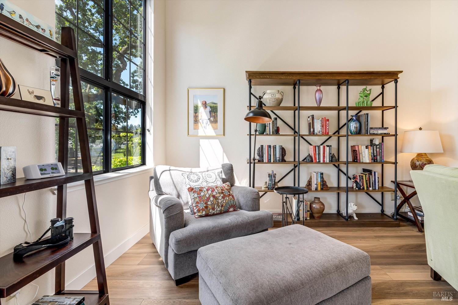 Detail Gallery Image 8 of 36 For 18120 Vassar Ct, Sonoma,  CA 95476 - 3 Beds | 3/1 Baths