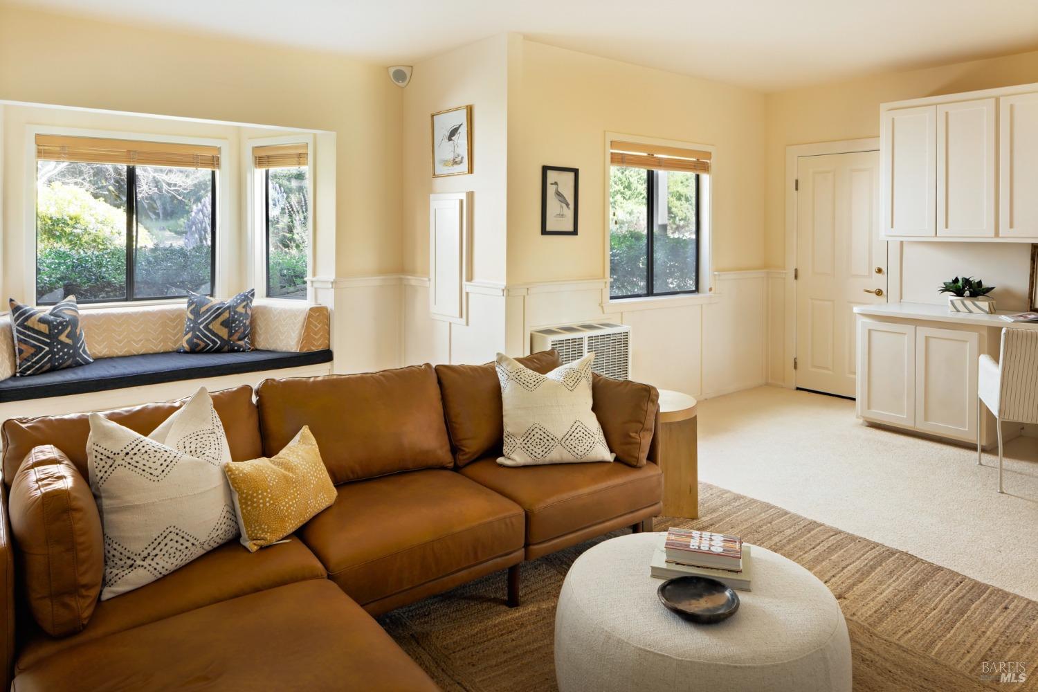 Detail Gallery Image 13 of 44 For 6710 Round Oak Rd, Penngrove,  CA 94951 - 4 Beds | 4/1 Baths