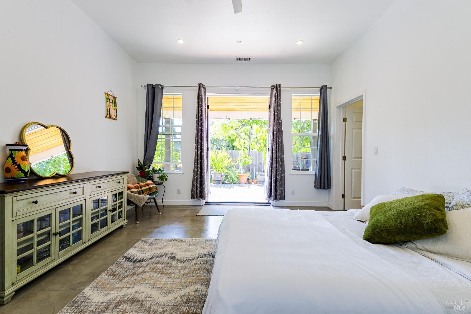 Detail Gallery Image 23 of 55 For 17080 Highway 12 Hwy, Sonoma,  CA 95476 - 2 Beds | 2 Baths