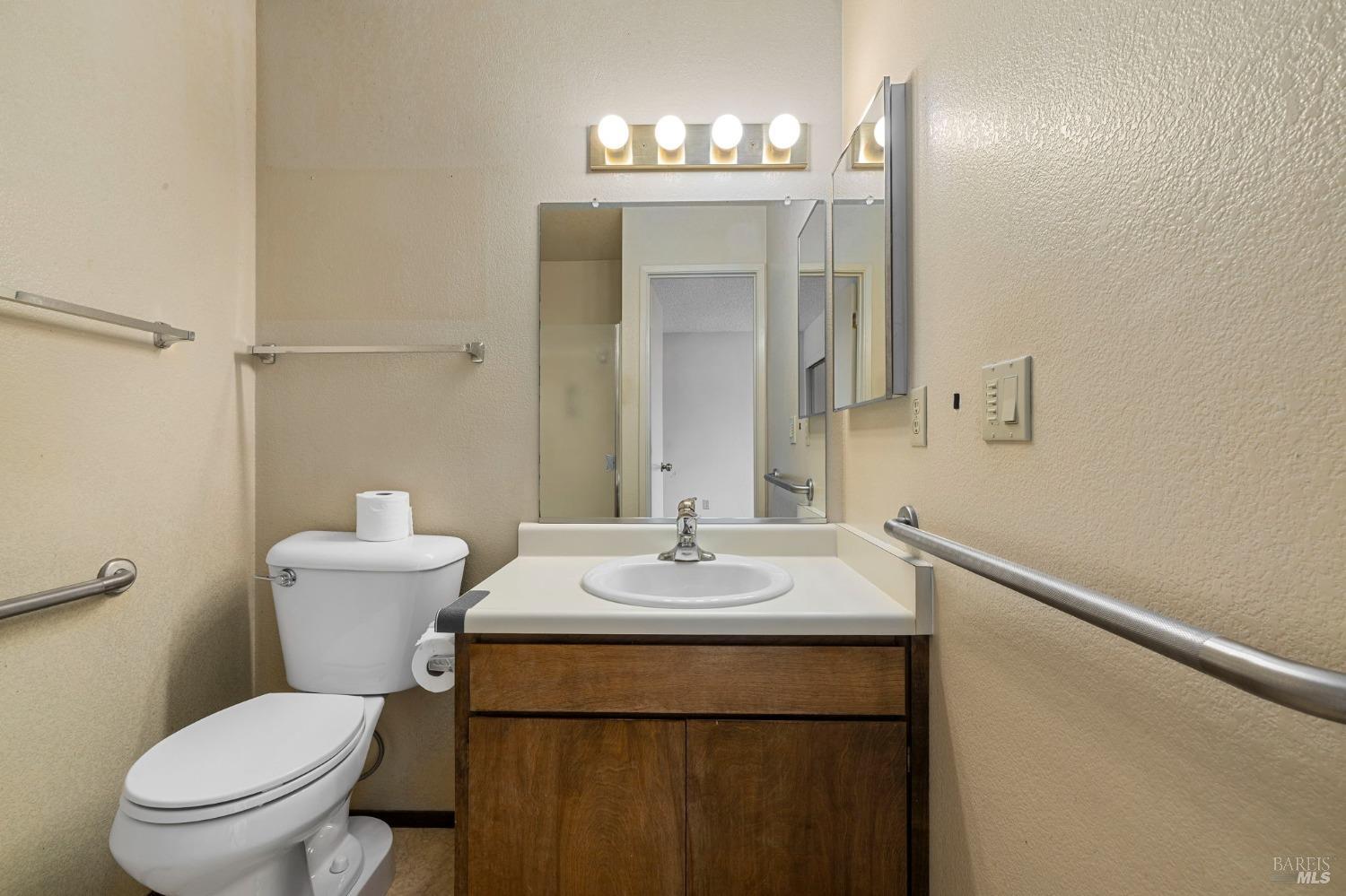Detail Gallery Image 11 of 27 For 1722 Capella Ct, Petaluma,  CA 94954 - 2 Beds | 2 Baths