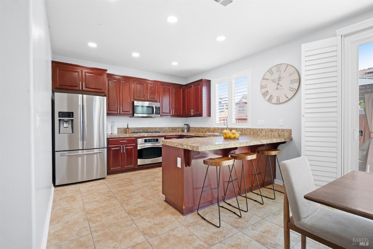 Detail Gallery Image 18 of 51 For 825 Hampton St, Vacaville,  CA 95687 - 4 Beds | 3/1 Baths